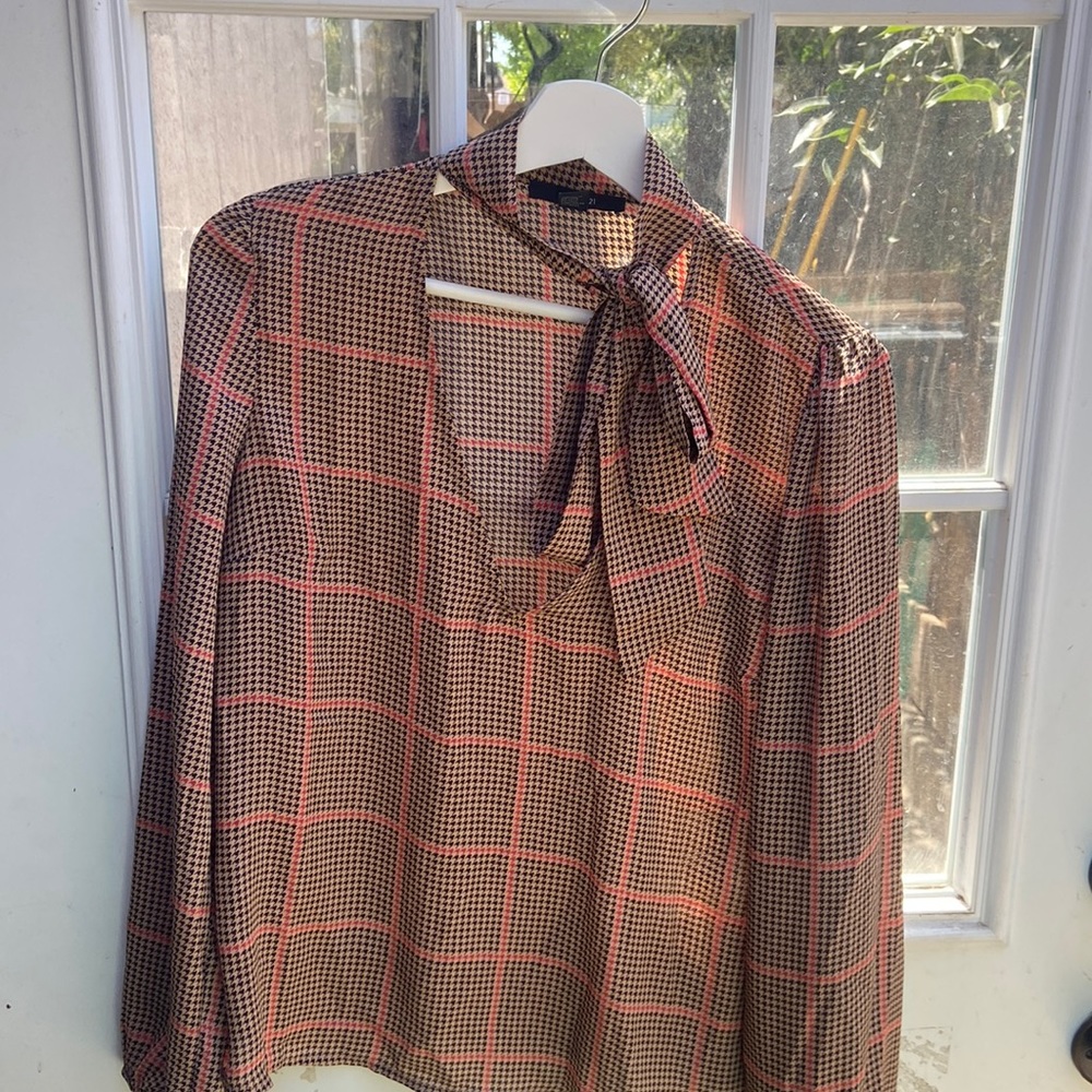 Long sleeve pattern top
